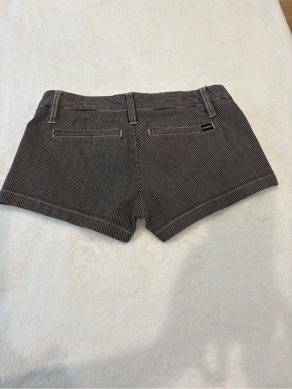 Hurley Low Rise striped shorts/ Y2K Classic Fit Low-rise - Picture 2 of 9